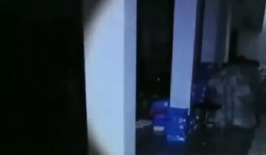 Memaksakan Diri Tidak Takut, Pria Ini Lari Kabur Saat Melihat Penampakan di Toilet!