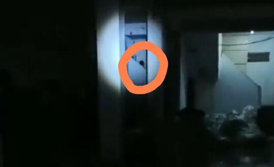 Memaksakan Diri Tidak Takut, Pria Ini Lari Kabur Saat Melihat Penampakan di Toilet!