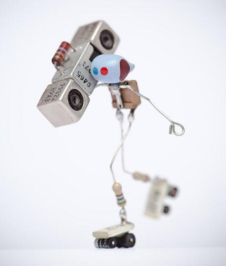 "Sparebots" Dunia Yang Diciptakan Dari Komponen Elektronik.