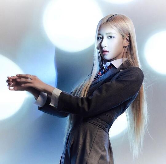 Rosé BLACKPINK Akan Menampilkan Lagu Solonya di Konser Online Akhir Bulan Ini