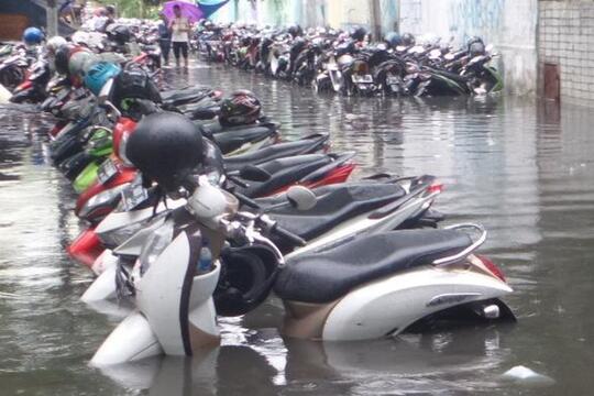 Motor Terendam Banjir, Lakukan Hal ini Dulu Gan!