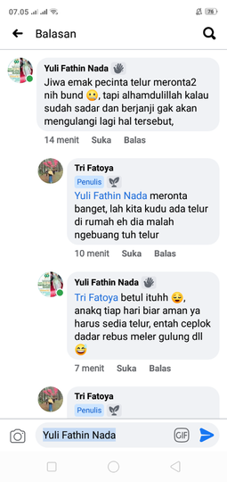 Harga Telur Ayam Anjlok, Bapak Ini Membuang Telur Ayamnya Begitu Saja!