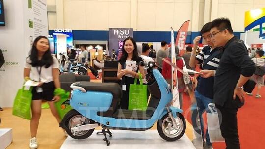 Pilih Sepeda Atau Mobil Listrik?