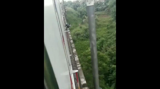 Teror Berdarah Di Jalur Kereta, Tidak Ada Yang Mengetahui Kapan Datangnya