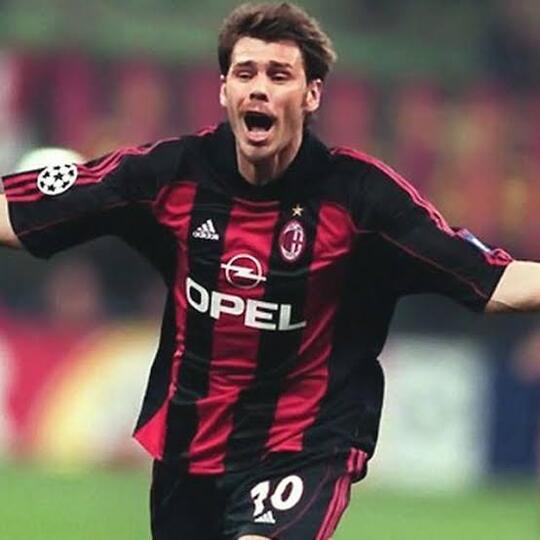 Legenda AC Milan Yang Sukses Mengenakan Nomor 10