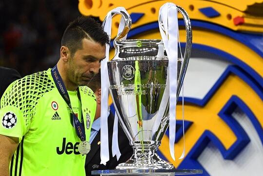 Buffon Masuki Usia 43 Tahun, Belum Mau Pensiun?