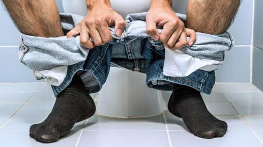 99.9 % Orang Indonesia Pernah Melakukan Ini Saat Lagi Boker
