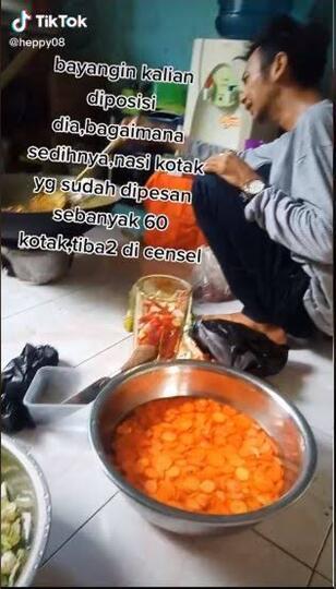Kasihan! Tangis Pria Ini Pecah, Ketika Pesanan 60 Nasi Kotak Dibatalkan Oleh Pembeli