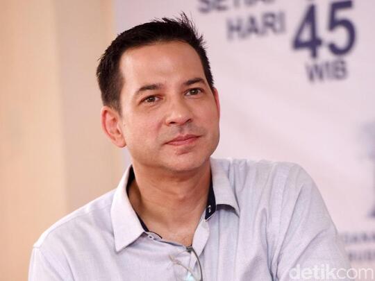 Sebelum Arya Saloka, 6 Aktor Ini Telah Lebih Dulu Menjadi Idola Para Emak-emak