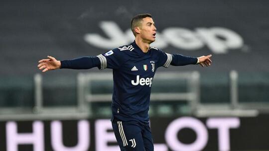 Ronaldo & Ibrahimovic, Penyerang Gaek yang Masih Produktif di Italia