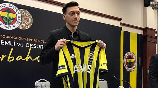 Selain Ozil, 5 Pemain Bintang Ini Mengakhiri Masa Karirnya di Fenerbahçe S.K. Turki