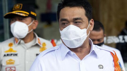 Waspada Penyakit Wagub DKI ke Orang Tua: Jangan Biarkan Anak Bermain Hujan