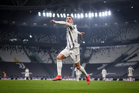 Jago Nyundul! Itulah yang Buat Ronaldo Lebih dari Messi
