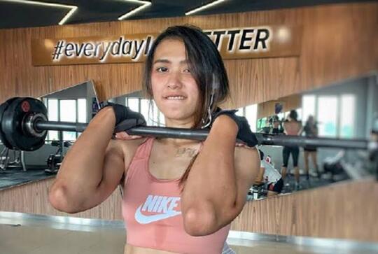 Pemain Voli Cantik Yolla Yuliana, Mengharumkan Nama Bangsa Dan Senang Dengan Tato
