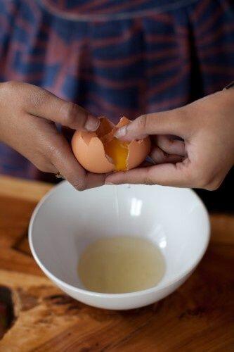 Glowing Hanya Sekali Usap dengan Masker Putih Telur, Apakah Mungkin? Kepoin, Yuk!