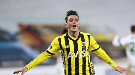 Setelah Memilih Bermain di Turki, Mesut Ozil Tinggal Nunggu Tenggelam?