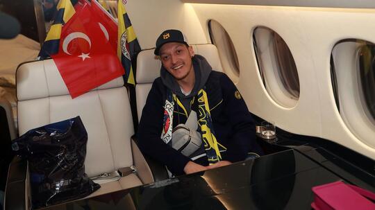 Setelah Memilih Bermain di Turki, Mesut Ozil Tinggal Nunggu Tenggelam?