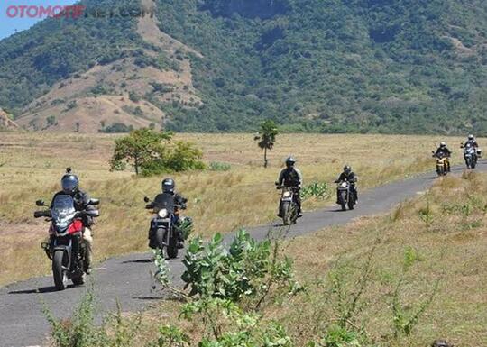 Touring Dengan Motor Enak Sendiri Atau Rame-Rame?