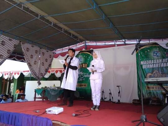 Berbagi Pengalaman Pertama Menjadi Pembawa Acara