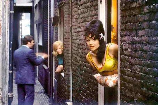 De Wallen, Tempat Wisata di Belanda Yang EHMMMMMM Pasti Agan-Agan Suka Deh