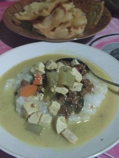 Sarapan dengan Bubur Sayur Bu Tanto, Murah, Enak dan Bergizi Cuma 2-3 Ribu Saja!