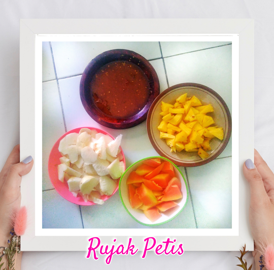 Nikmati Kumpul-Kumpul Istirahat Siang Dengan Menikmati Rujak Petis Khas Sunda, Yuk!