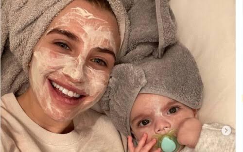 Wanita Ini Gunakan ASI Sebagai Skincare Wajah, Ada yang Mau Coba?