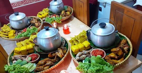 Review "Saung Liwet Mirah" Pacet Cipanas Cianjur: Murahnya Gak Bohong Loh!