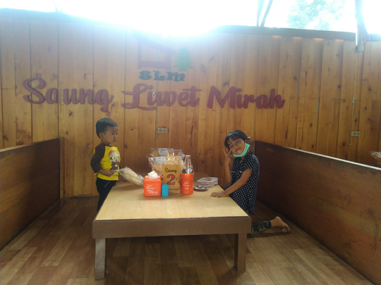 Review "Saung Liwet Mirah" Pacet Cipanas Cianjur: Murahnya Gak Bohong Loh!