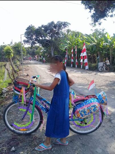 Sepeda Keranjang Setia Menemani Hari-Hari Ane. Cewek Banget Emang!