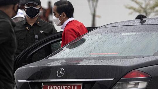 Jokowi Gaungkan Benci Produk Asing, Ekonom: Mulailah dari Mobil Kepresidenan