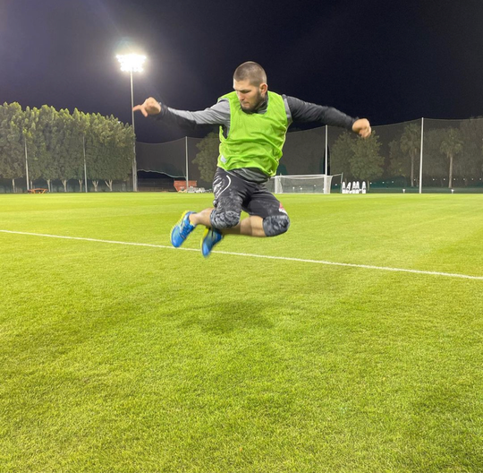Khabib Nurmagomedov Paham Betul Soal Sepak Bola, Mau Jadi Pundit?