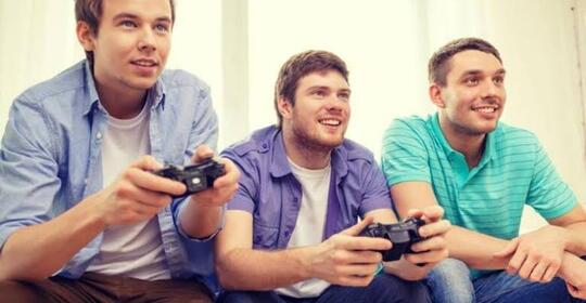 5 Hal Yang Dilakukan Pria Waktu Kumpul Bareng Temen