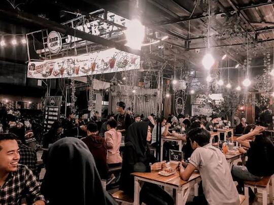 5 Hal Yang Dilakukan Pria Waktu Kumpul Bareng Temen