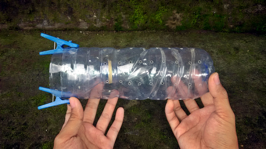 Cara Mudah Membuat Bubu Belut dari Botol Plastik Bekas