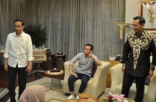 Gibran Melangkah Pasti, AHY Melangkah Kemana?