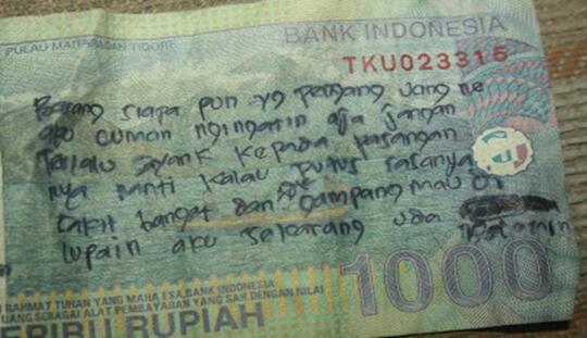 Pernah Nulis Pesan Cinta di Uang Kertas? Fix Kalian Bucin Tingkat Dewa!