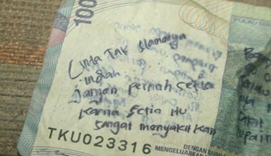 Pernah Nulis Pesan Cinta di Uang Kertas? Fix Kalian Bucin Tingkat Dewa!