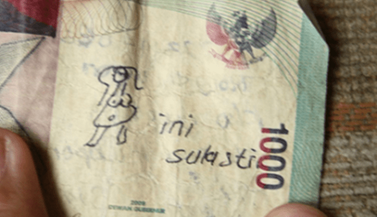 Pernah Nulis Pesan Cinta di Uang Kertas? Fix Kalian Bucin Tingkat Dewa!