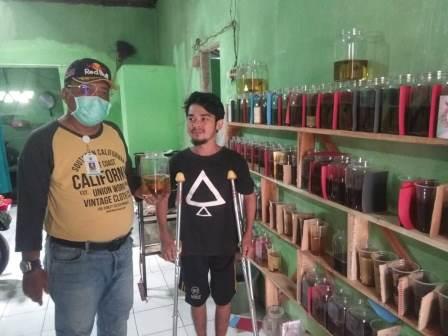 Pria Disabilitas Ini Mampu Meraih Omset Jutaan Rupiah Dari Hasil Nyupang