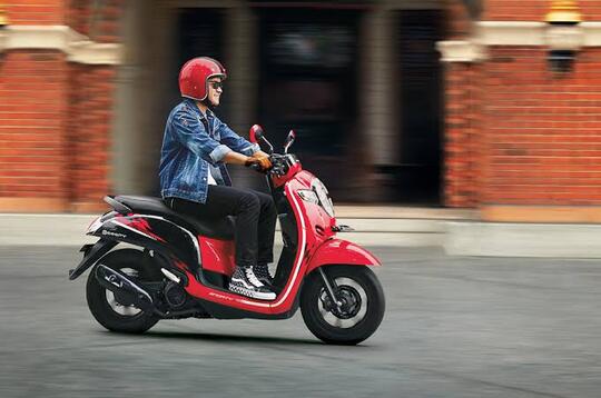 Cowok Gak Bisa Mengendari Motor, Wajar Gak Sih?