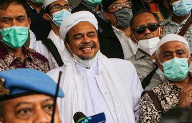 Alih-alih Menjawab, Rizieq Shihab Mengaji Saat Ditanya Hakim