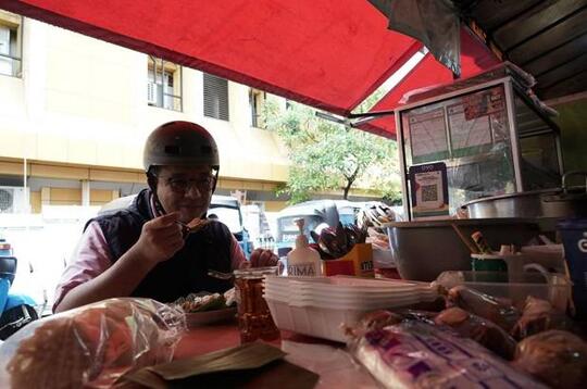 Anies Makan di Pinggir Jalan, Pengamat UI: Agak Janggal Sih