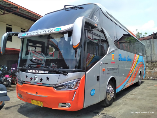 Sejarah PO Rosalia Indah - Nama Bus Ini Diambil dari Nama Anak Pertama Sang Pemilik