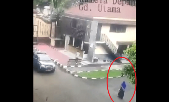 Surat wasiat Zakiah Aini sebelum serang Mabes Polri: Maaf mama, ini jalan rasul!