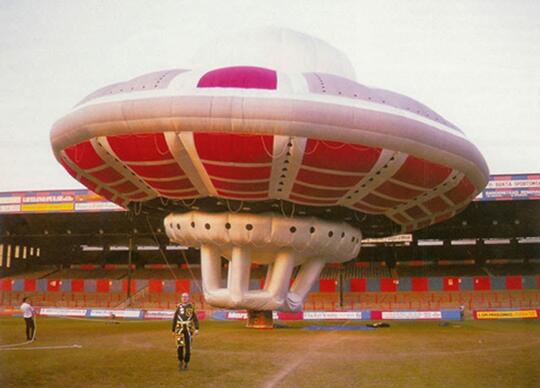 Heboh Munculnya Pesawat 'UFO' Di London Bikin Warga Panik Tapi Kesel !