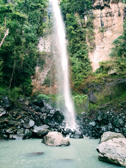 Bikin Candu, Begini Keren dan Indahnya Air Terjun Riamau NTB, Yuk, Travelling!