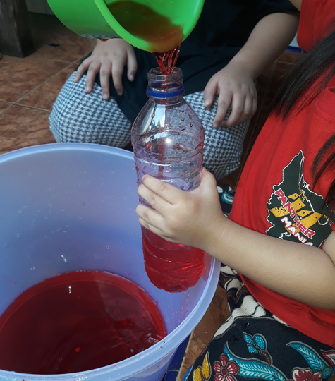 Cara Usir Ayam dari Teras Rumah Berbekal Botol Bekas dan Pewarna, Terbukti Ampuh!