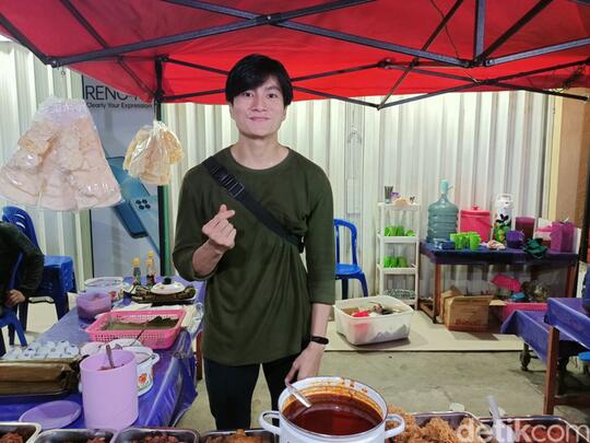 Wajahnya Mirip Lee Min Ho, Penjual Nasi Kuning di Samarinda Ini Viral