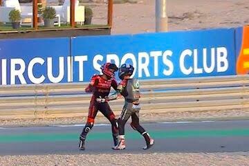 Seru!! 2 Rider Bule Membawa Nama Indonesia - Malaysia, Baku Hantam Di Sirkuit MotoGP
